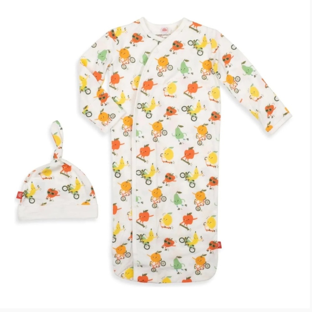New Magnetic Me Peeling Great Gown + Hat